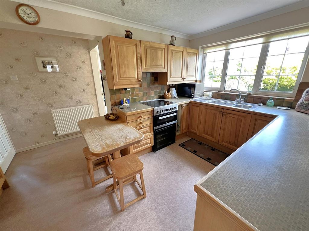 Property photo 3 of 25