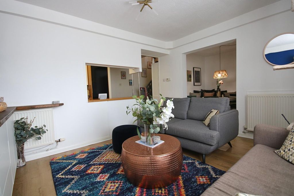 Property photo 2 of 11 liv1.3.Jpg