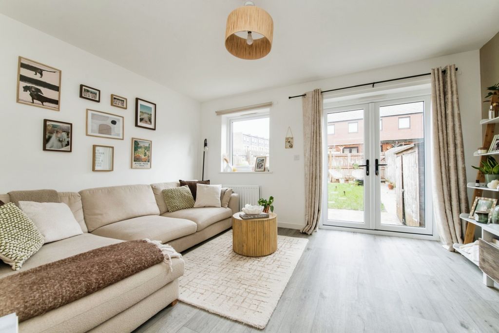 Property photo 2 of 12 Pbox-Img.Jpg