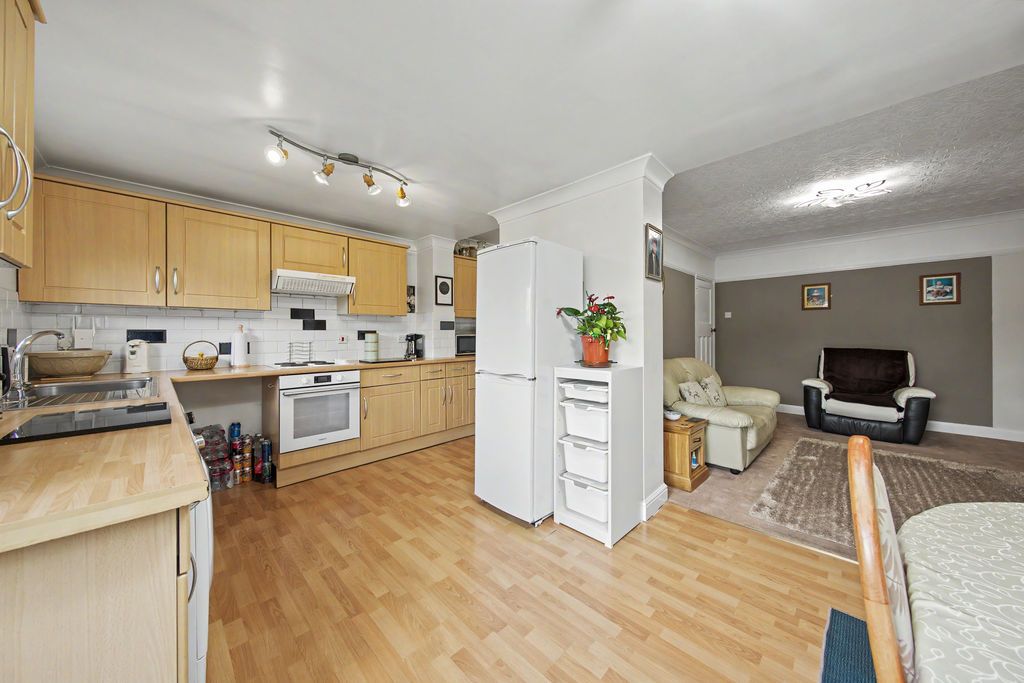 Property photo 3 of 31 Kitchen Diner