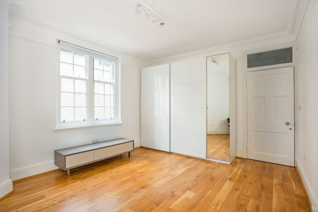 Property photo 3 of 16 Studio