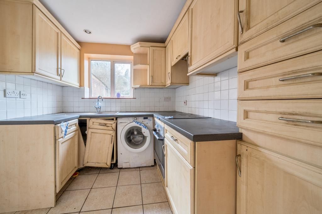 Property photo 3 of 17 Kitchen