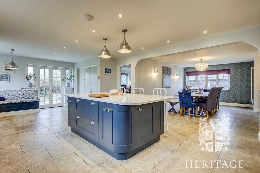 Property photo 2 of 28 Picture No. 32