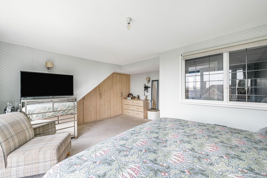 Property photo 3 of 23