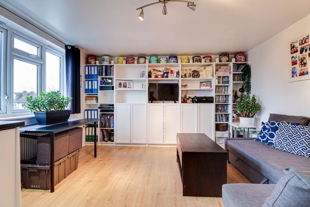 Property photo 3 of 8 Img3316Img3318