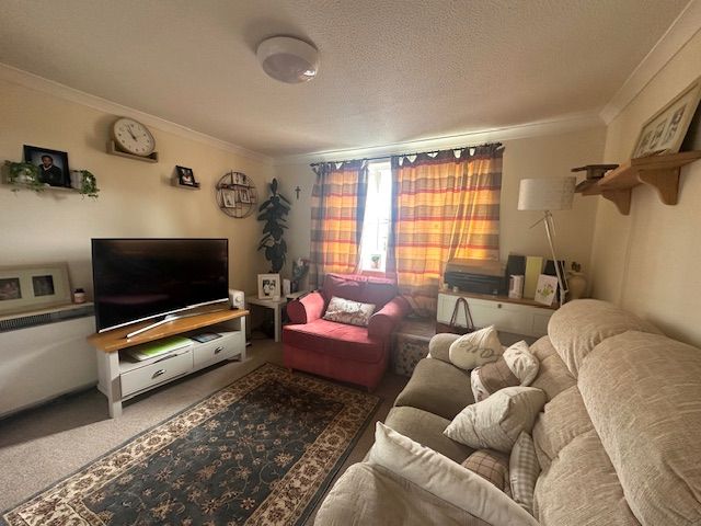 Property photo 2 of 5 Living Room