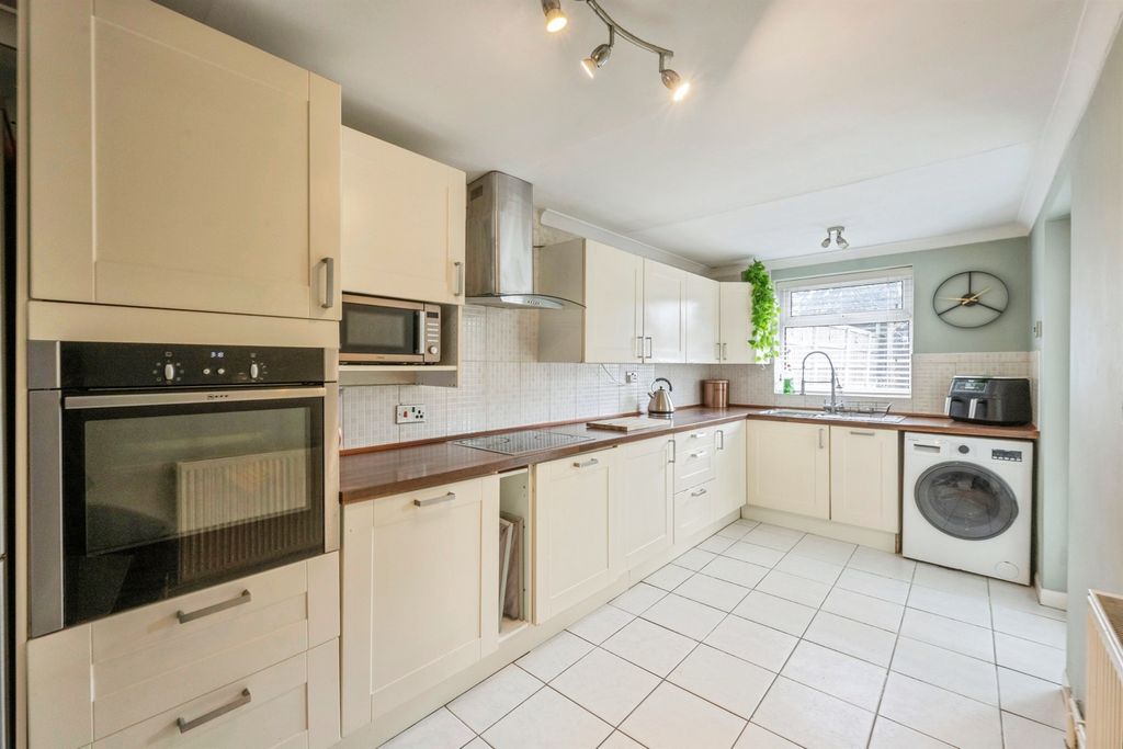 Property photo 3 of 24