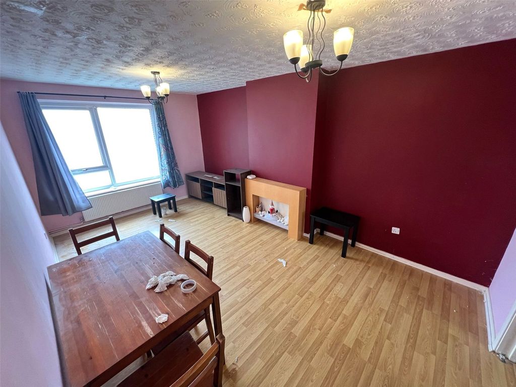 Property photo 3 of 10 Picture No. 09