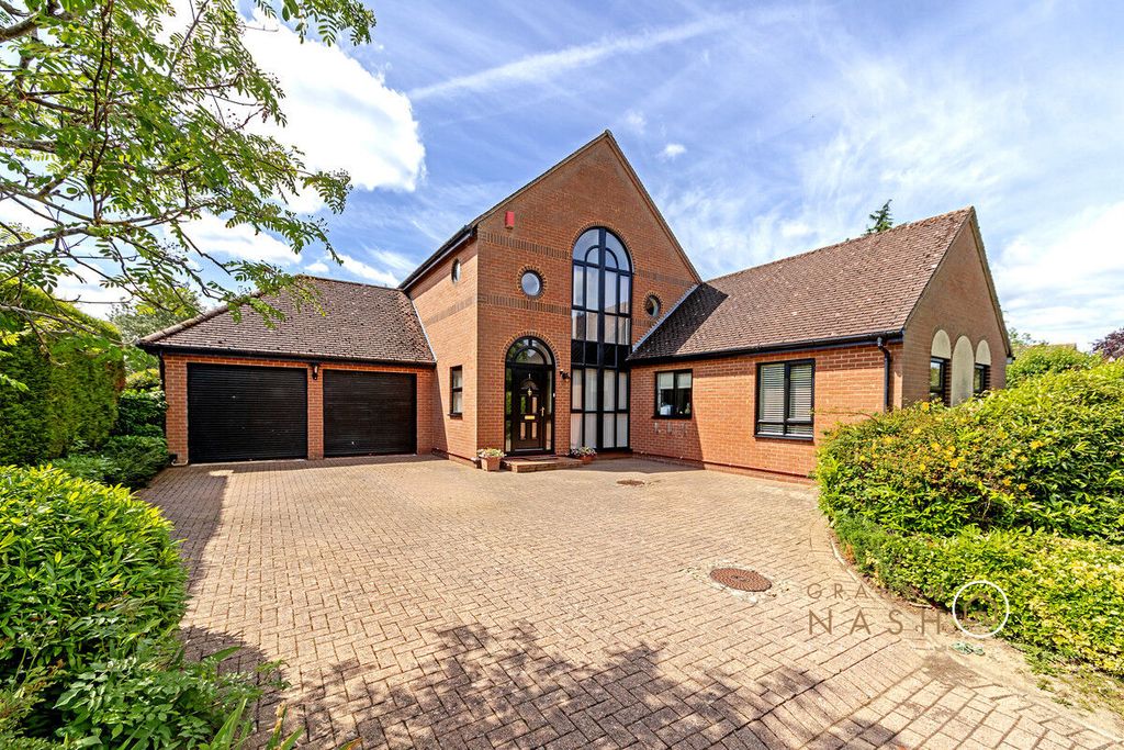 Property photo 2 of 37