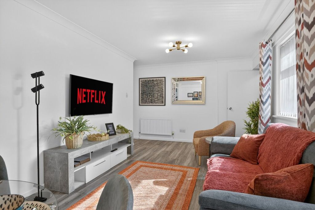 Property photo 1 of 35 Living Room