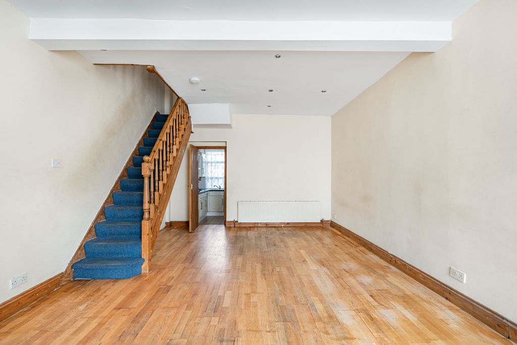 Property photo 3 of 10 Gallery