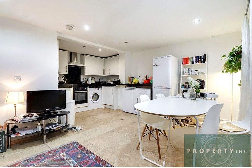 Property photo 2 of 9 Kitchen / Dining