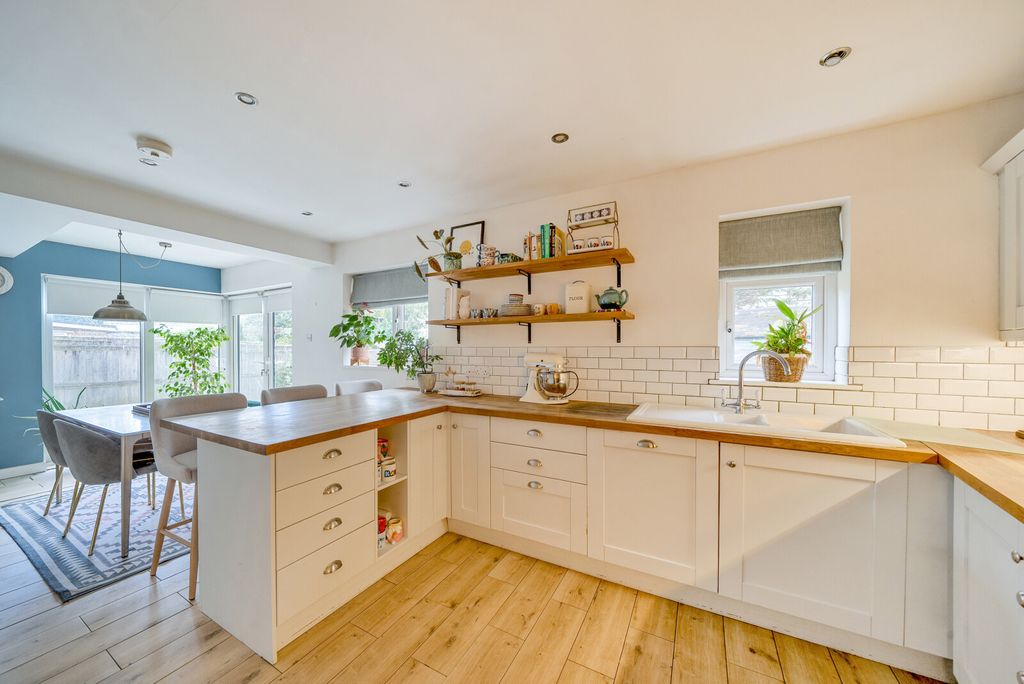 Property photo 3 of 14 1345231-4-68B04Fd...