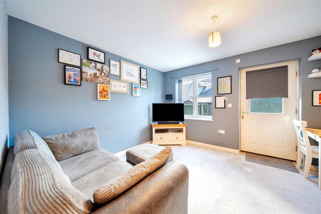 Property photo 2 of 11 Foxhall Rd-16.Jpg