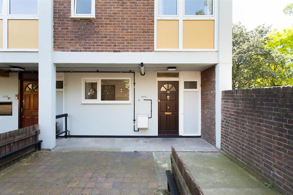 Property photo 1 of 15 Globe Road