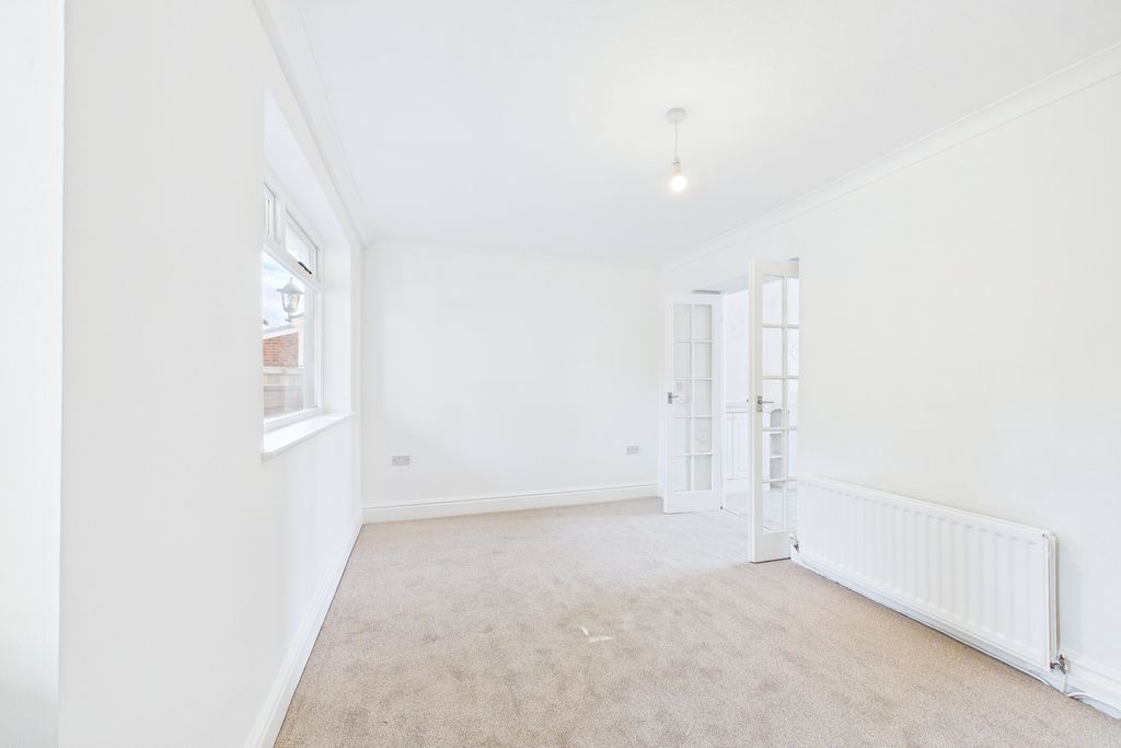 Property photo 3 of 18 Rear Reception Room