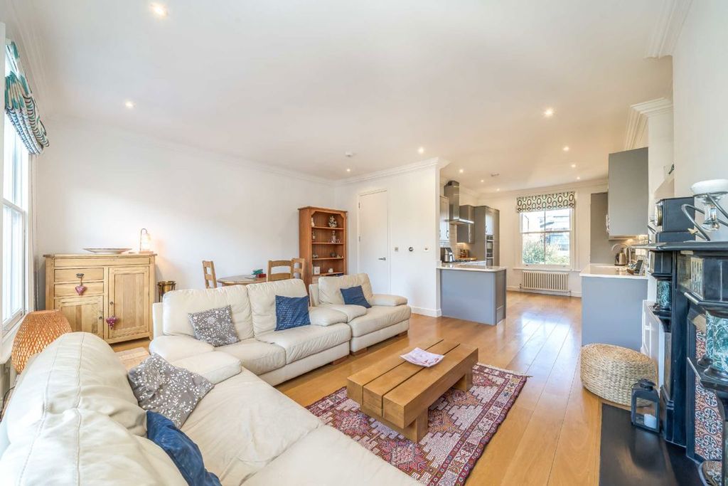 Property photo 2 of 8