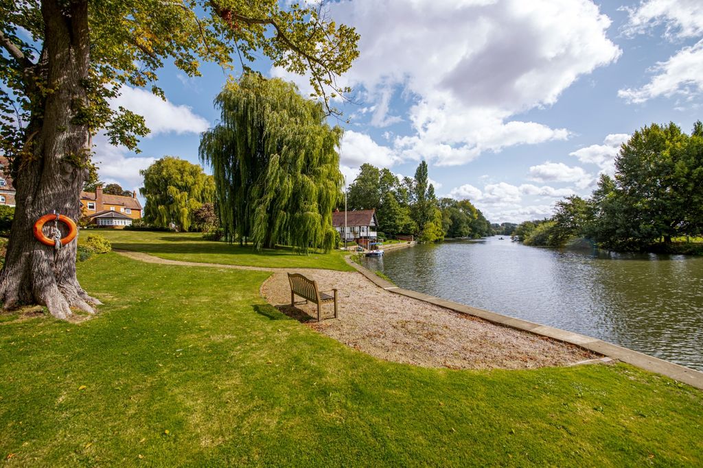 Property photo 1 of 12 Er6A0859