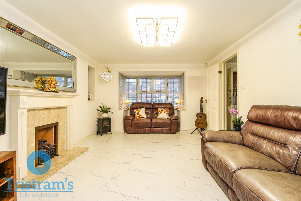 Property photo 2 of 32