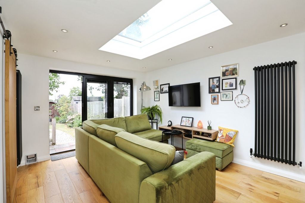 Property photo 3 of 24 Pbox-Img.Jpg