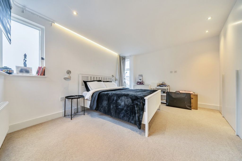 Property photo 3 of 18 Picture No. 32