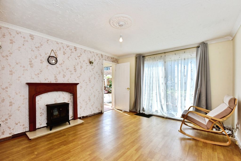 Property photo 3 of 17 Pbox-Img.Jpg