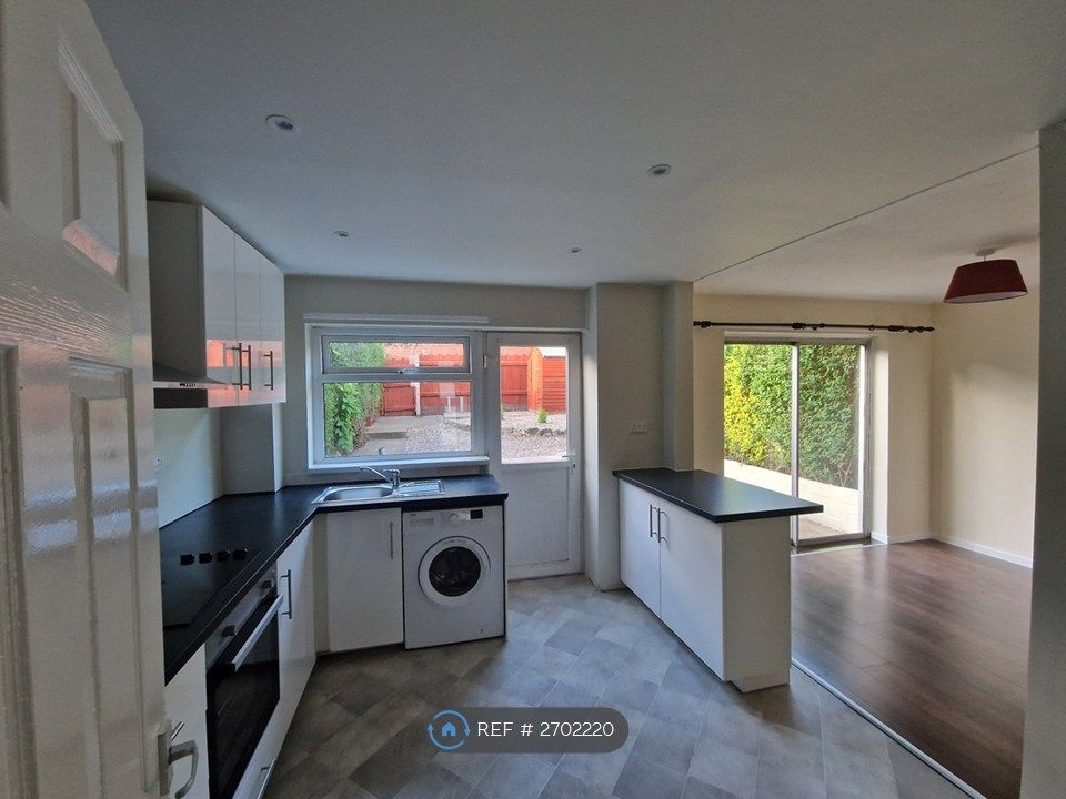 Property photo 2 of 10 Kitchen