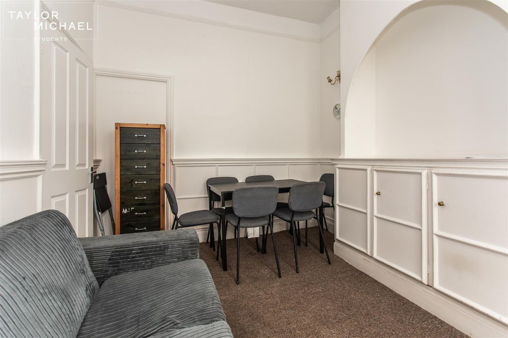 Property photo 3 of 22 Living Room