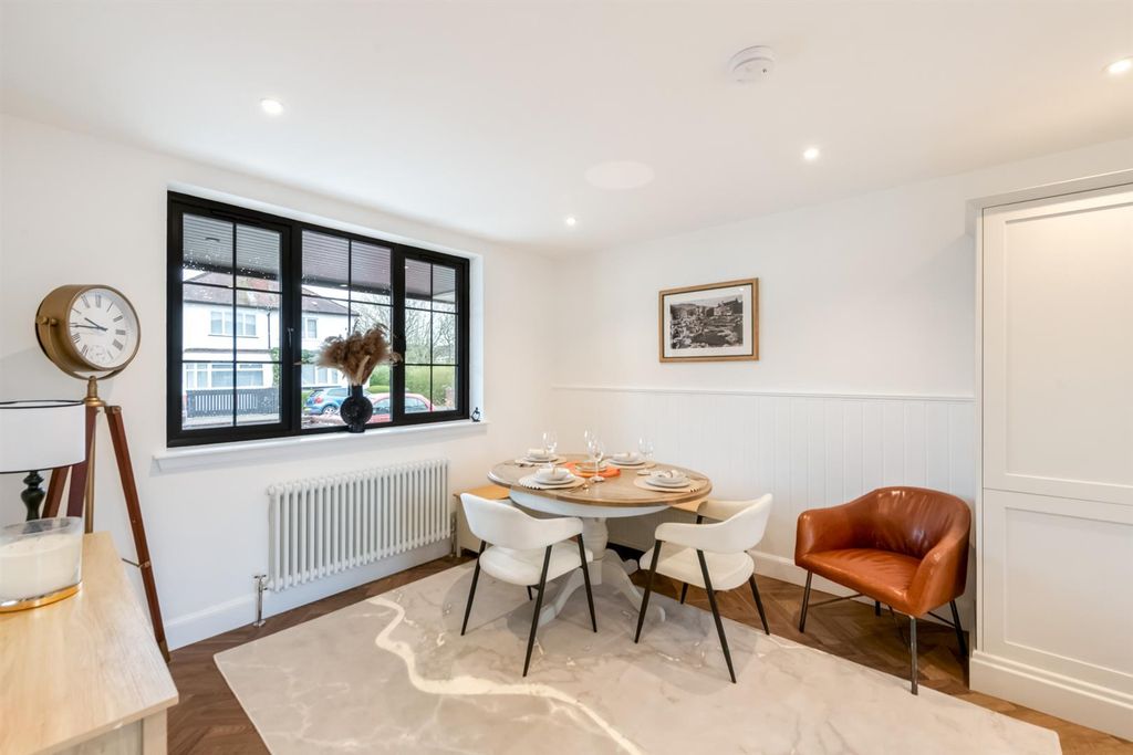 Property photo 3 of 44 Dining/Kitchen