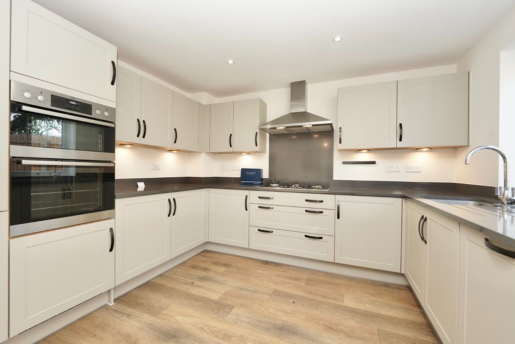 Property photo 3 of 21 4570914
