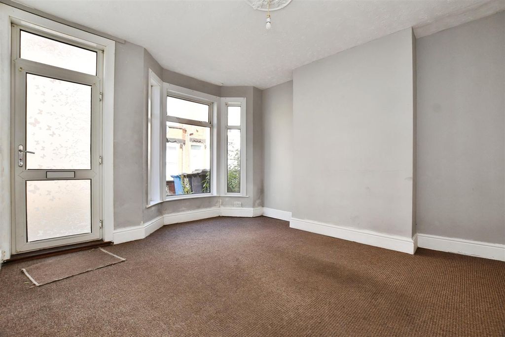 Property photo 3 of 17 Living Room