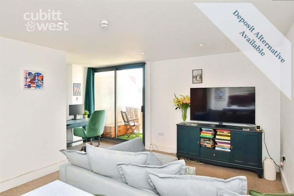 Property photo 2 of 11 Lounge