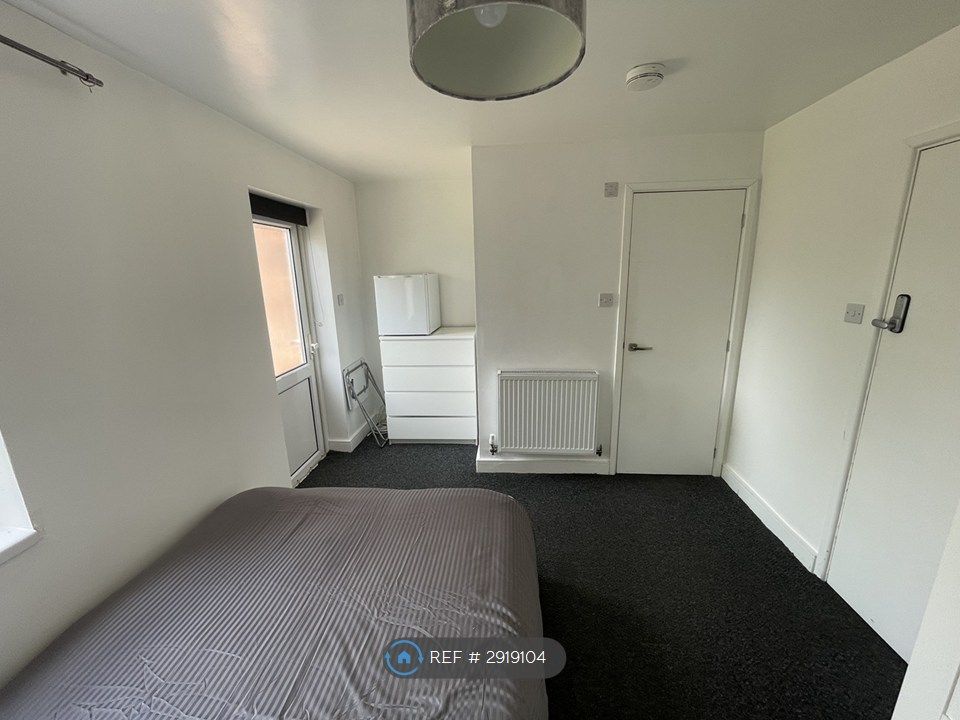 Property photo 3 of 11 Fully Furnished