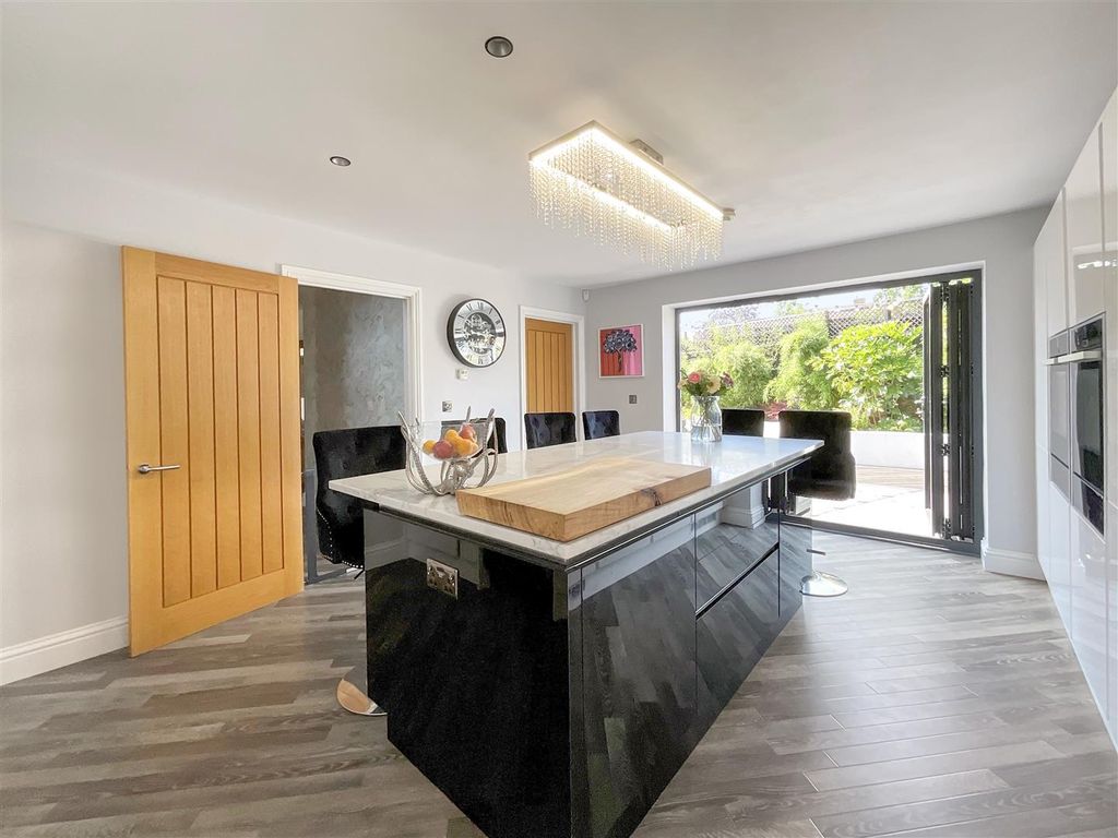 Property photo 2 of 46 Kitchen