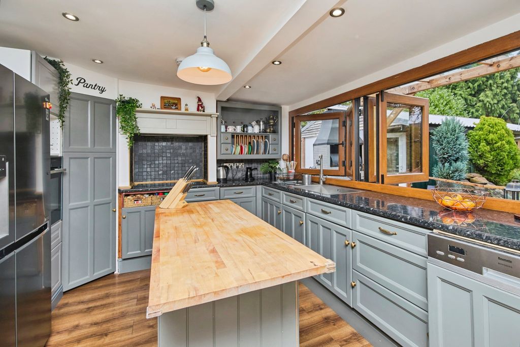 Property photo 2 of 20 Kitchen Diner