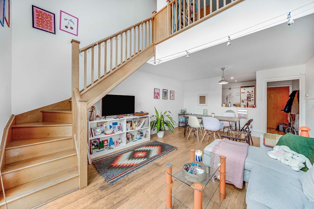 Property photo 1 of 11 Hunters__Flat_21_City_Plaza-6.Jpg