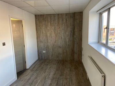 Property photo 3 of 9 Photo 7