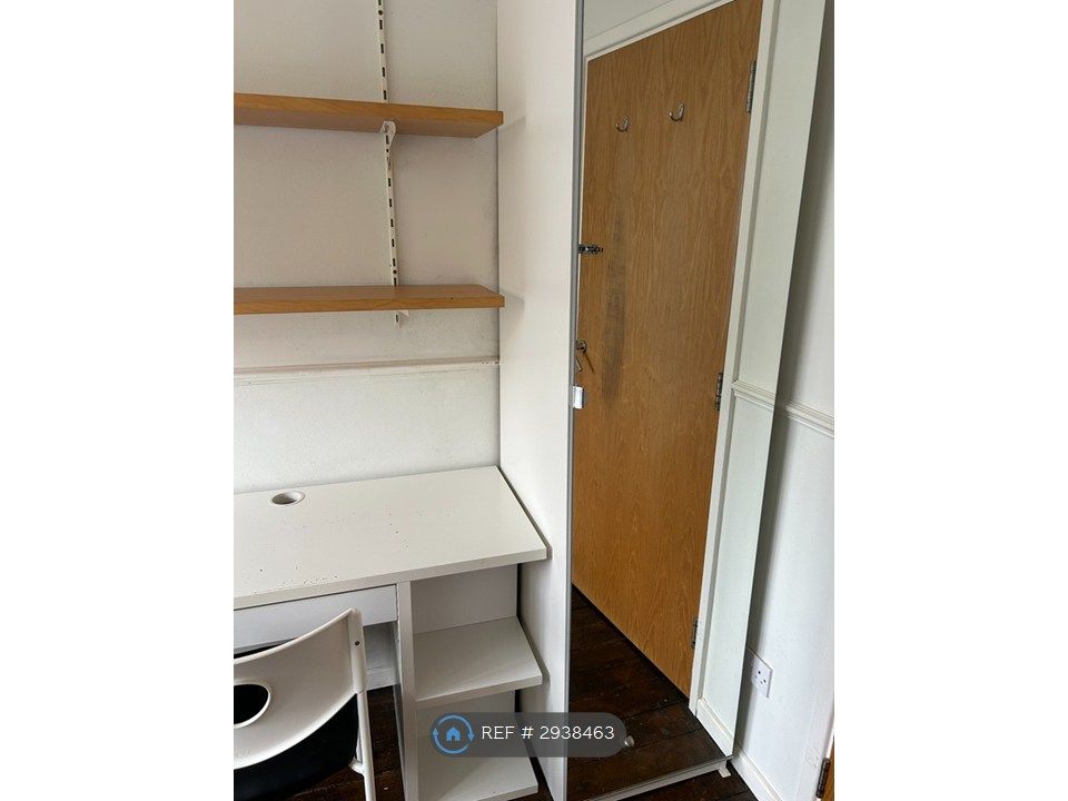 Property photo 3 of 12 Room 2