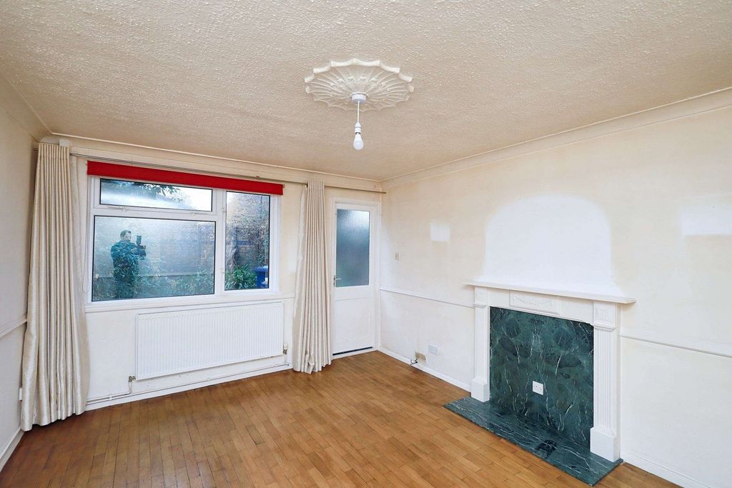 Property photo 3 of 11 Gallery