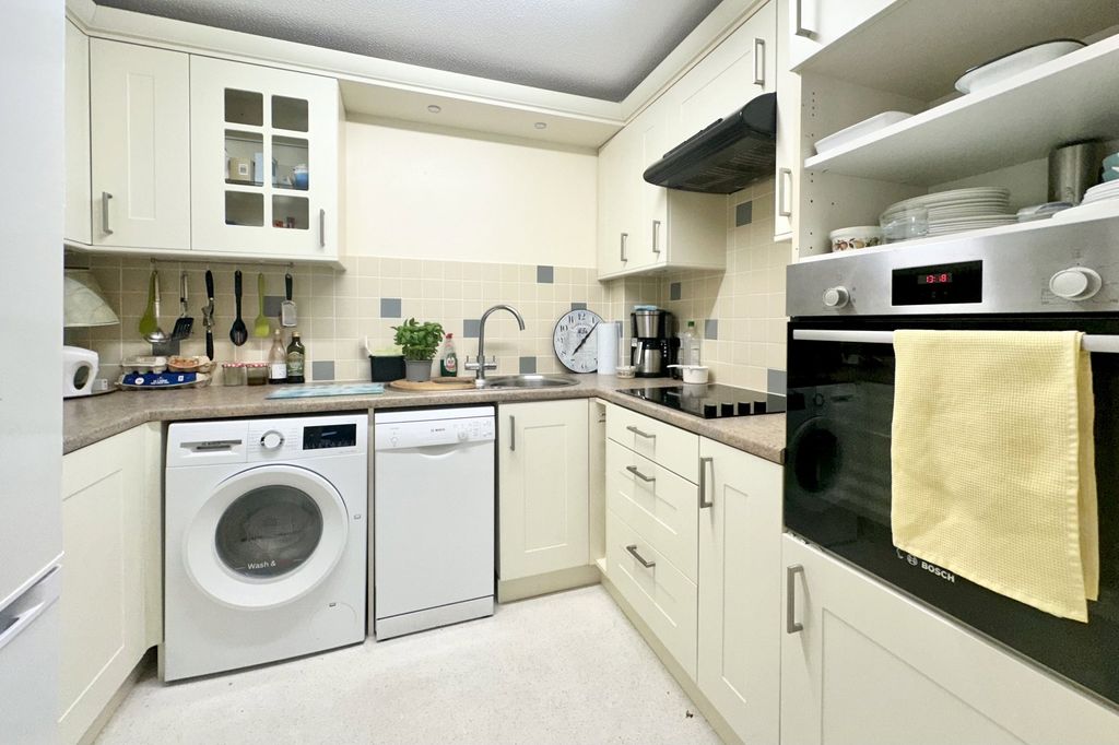 Property photo 2 of 16 2 - Picture No. 14