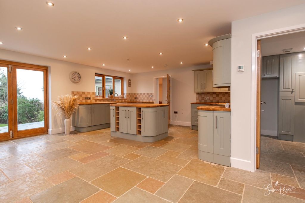 Property photo 3 of 32 Kitchen - Diner