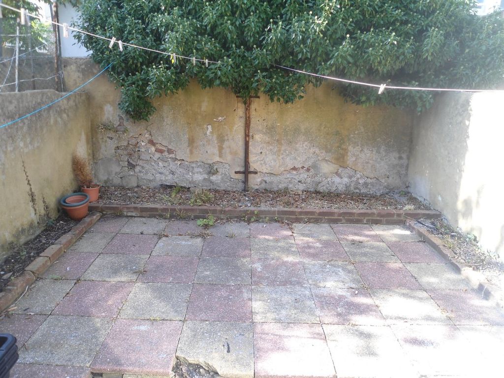 Property photo 2 of 11 Garden