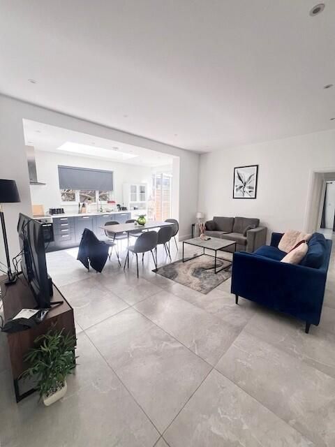 Property photo 1 of 10 Living Room