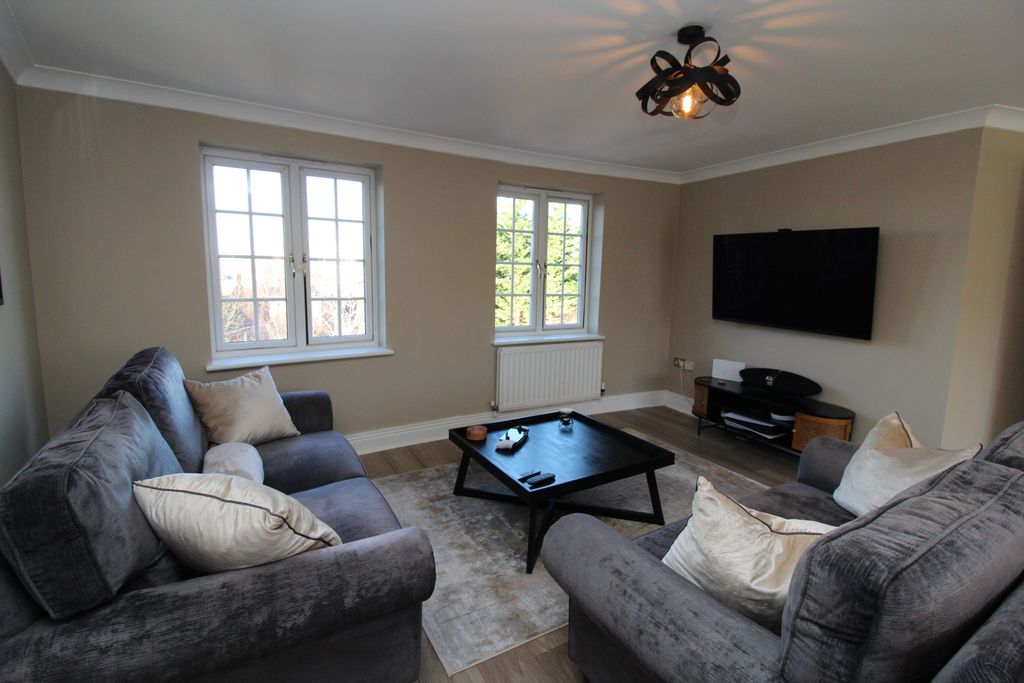 Property photo 2 of 12 Lounge