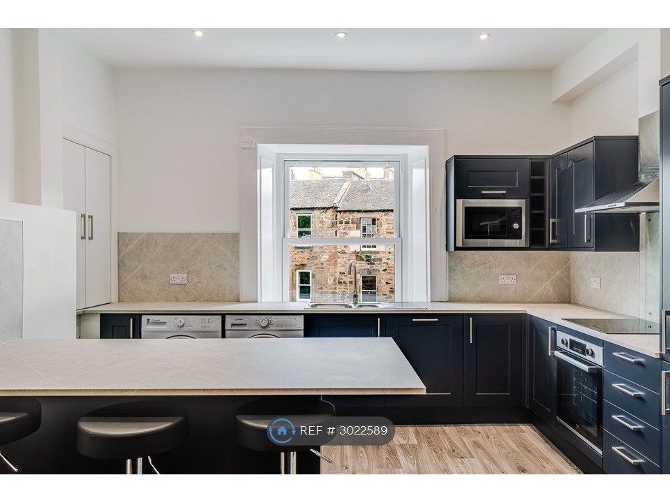 Property photo 2 of 11 Kitchen