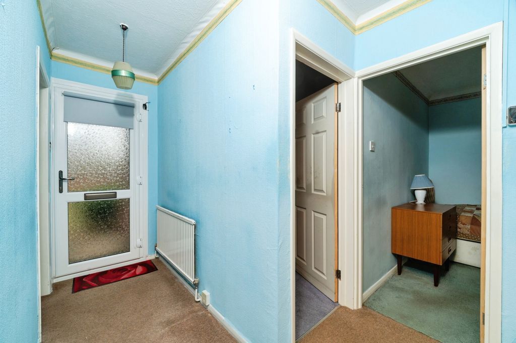 Property photo 2 of 18 Hallway