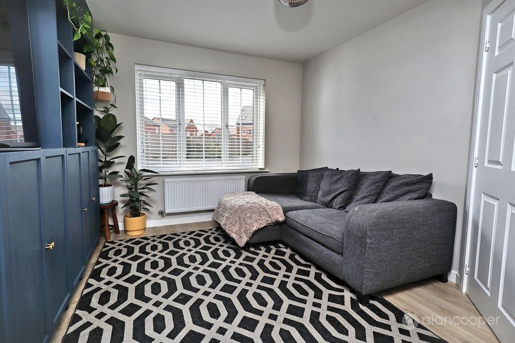 Property photo 2 of 22 4941884