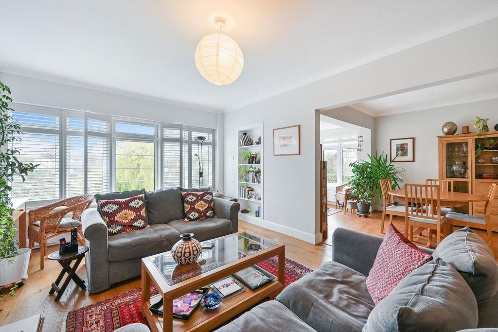 Property photo 3 of 15 Christchurch Place