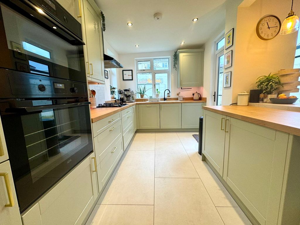 Property photo 1 of 22 Kitchen / Dining Room