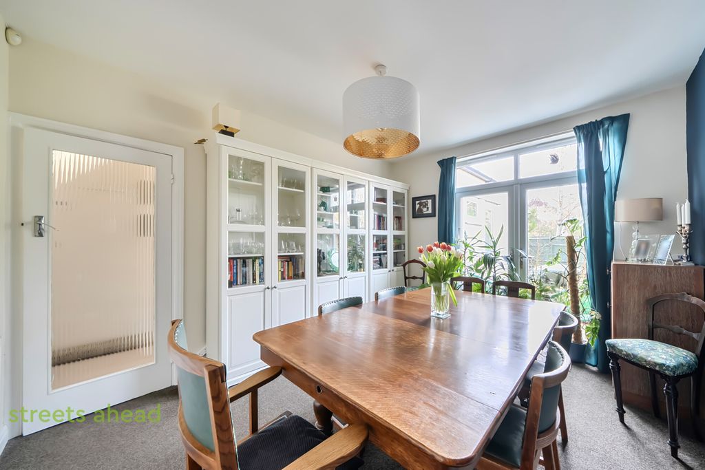 Property photo 3 of 20 Dining Room.